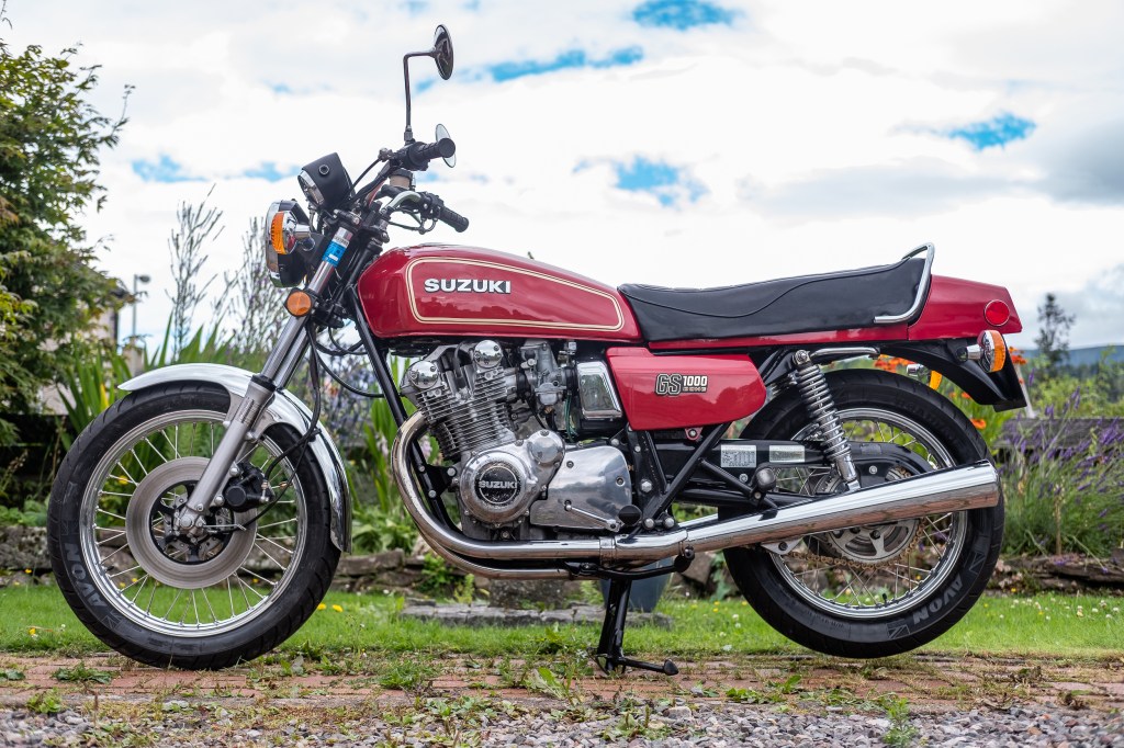Suzuki GS1000 Side View
